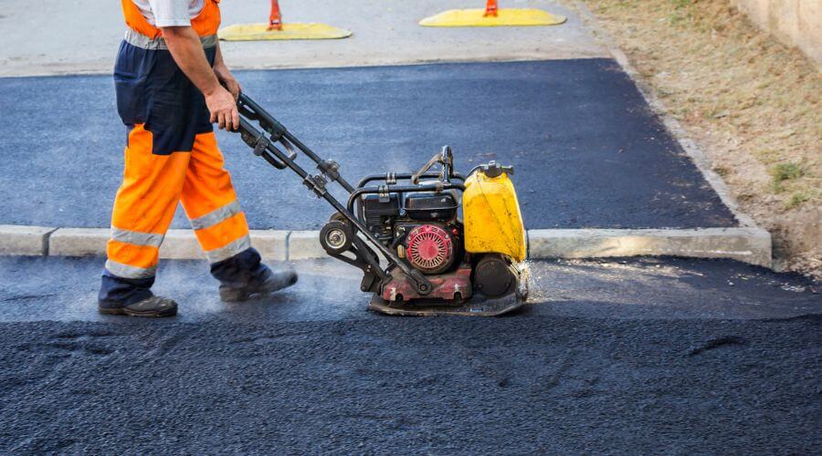 Professional gutter cleaning in Amo, IN